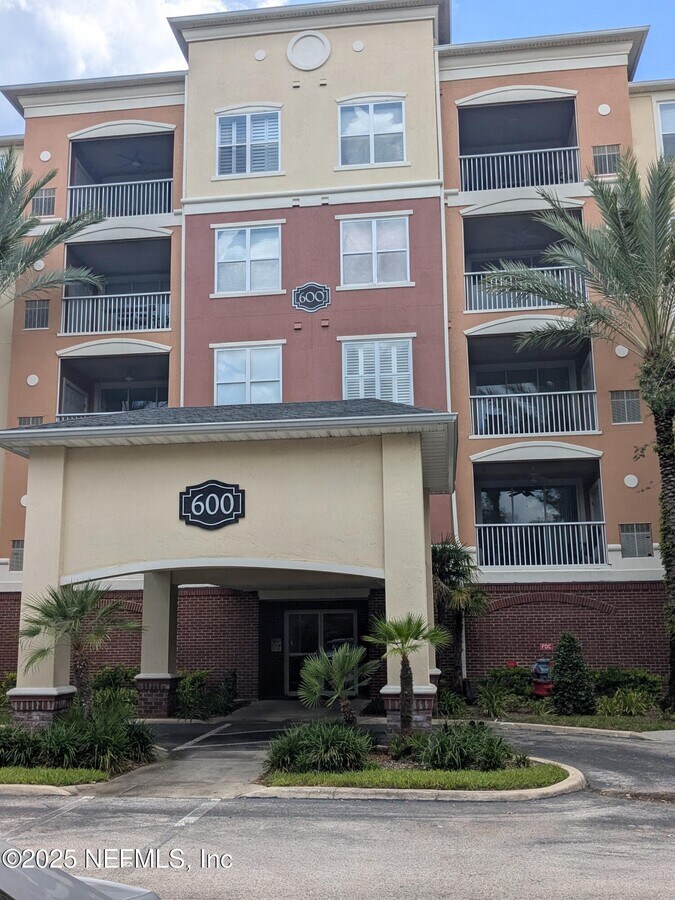 Photo - 4480 Deerwood Lake Pkwy Unidad 625 Rental
