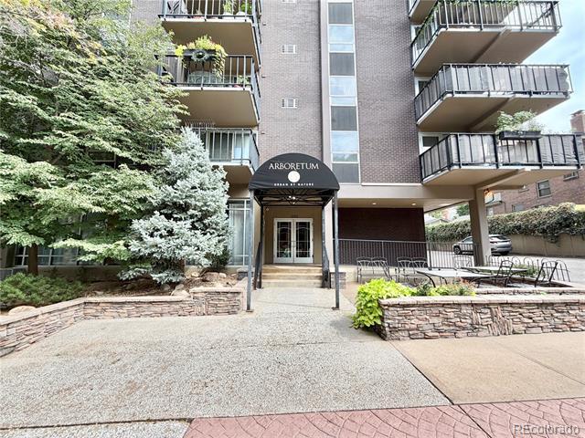 Building Photo - 1150 Vine St Unit 203
