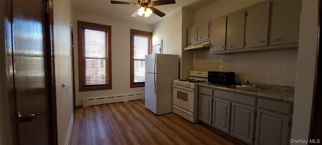 Photo - 149A 31st St