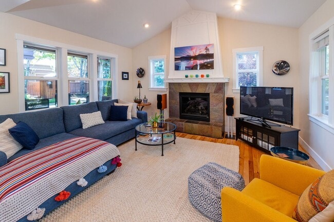 Photo - Beautiful Craftsman Style Home in Northwes...