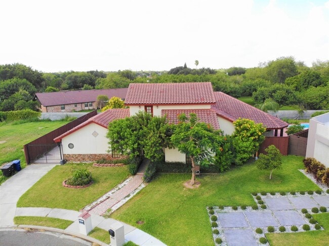 Building Photo - 4Bed/3.5Bath WITH A POOL Now available in Mcallen TX (Taylor and 495)