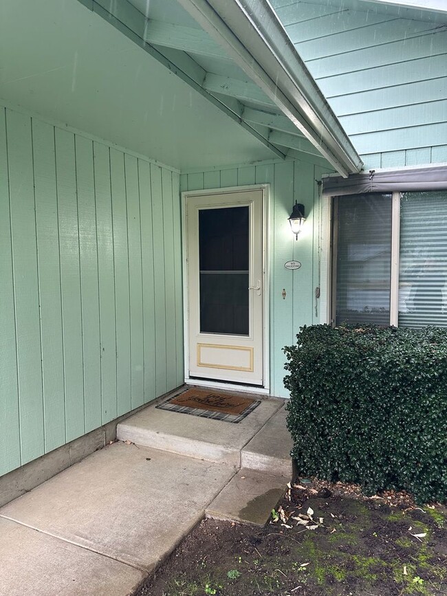 Photo - Beautiful 3 bedroom 2 bathroom house in a ...