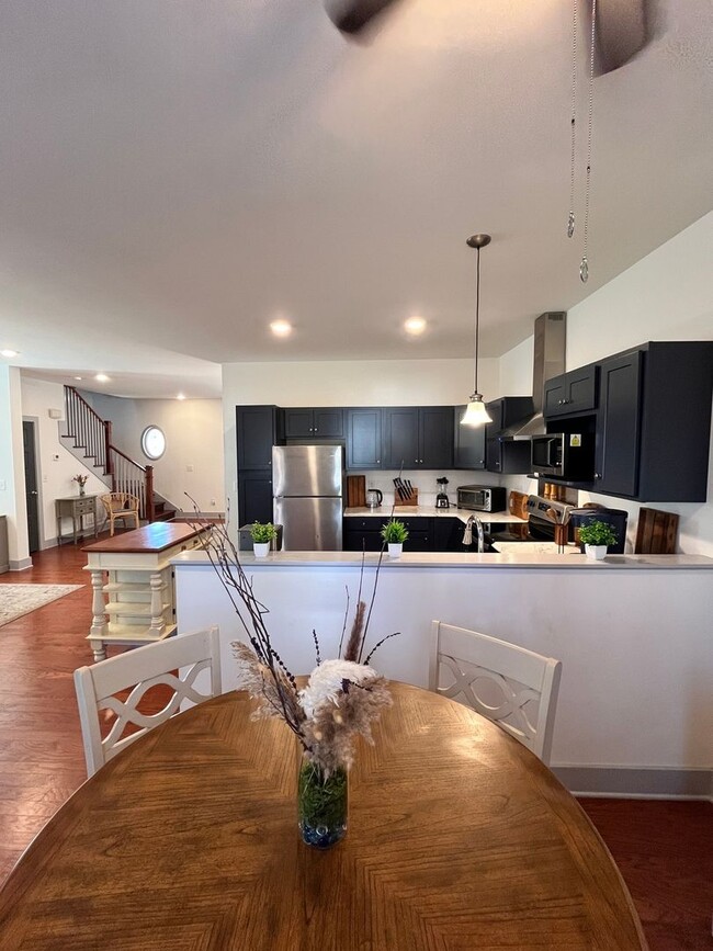 Photo - 420 Veritas St