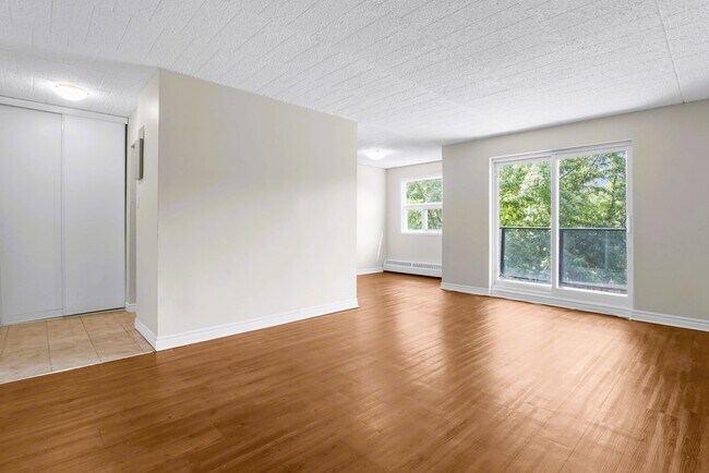 Photo - Town & Country Apartments