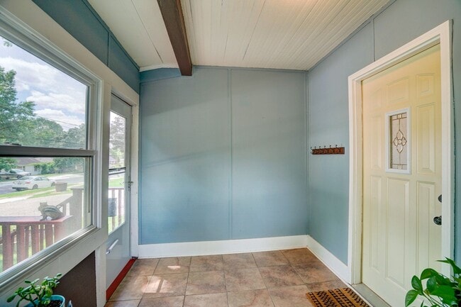 Photo - 1606 Steensland Dr