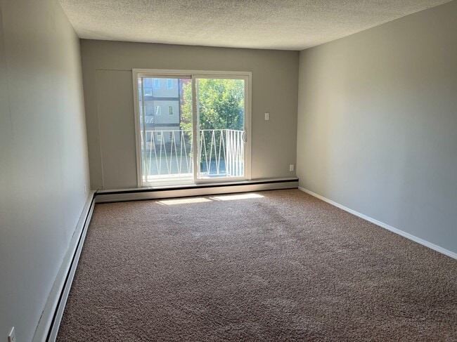 Photo - 1 Bed 1 Bath Unit in Red Deer, AB Unit 9