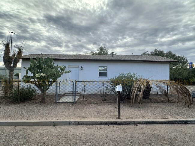 Building Photo - 440 S Sentinel Ave Rental