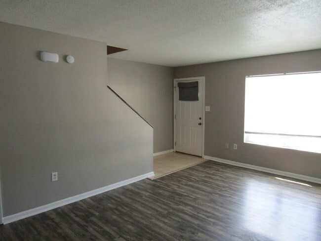 Photo - 1100 Pineland Ave