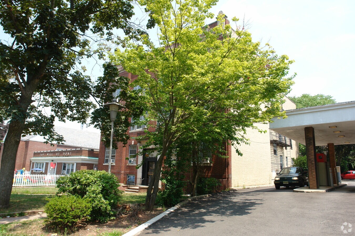 Photo - 323 Chestnut St