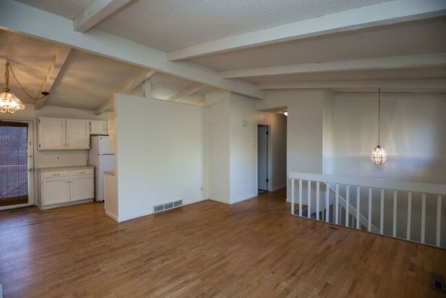 Building Photo - Spacious 4 Bedroom in Mid-Town Fort Collins