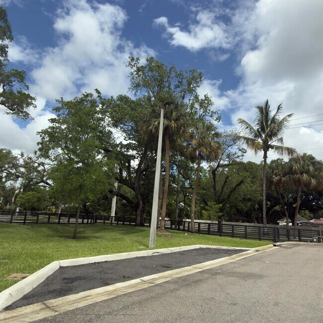 Photo - North Oak Place, Davie, FL 33314 - 3 BR 2.5 BA townhouse