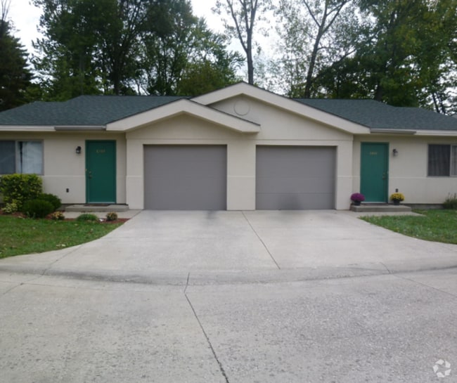 Building Photo - 2 Bedroom Duplex - *Pets Welcome! Rental