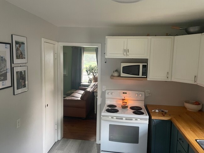 Building Photo - 542 E Division St Rental