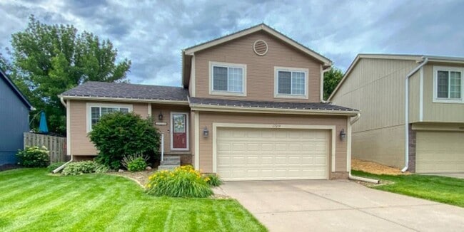 Building Photo - Spacious Elkhorn Three Bedroom! Rental