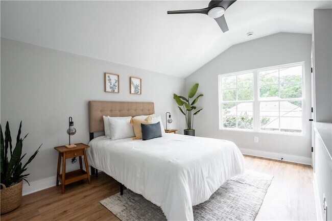 Photo - 629 Stokeswood Ave SE