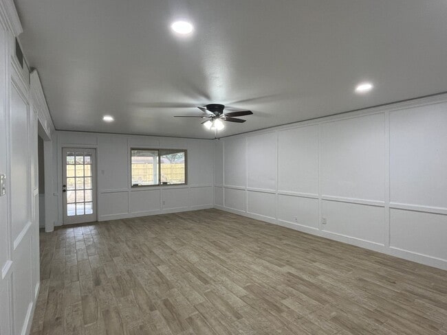 Photo - Spacious Two Story Home in Country Club Es...