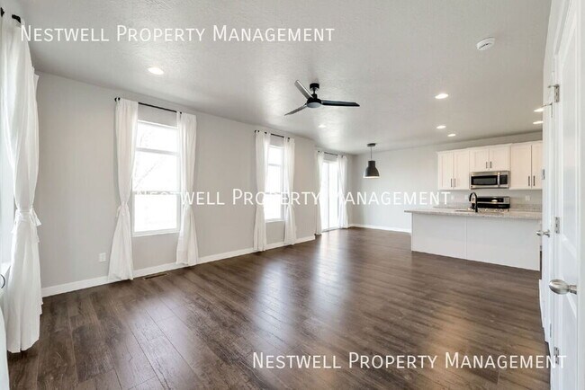 Photo - 1633 N Apache Rd