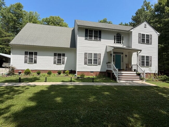 4 Bedroom Home on 3.65 Acres in Moseley – Available September 22nd – $3,500/mo