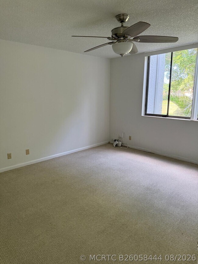 4465 Luxemburg Ct Unidad 204