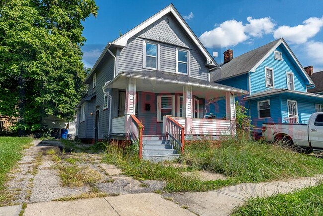 3601 E 104th St