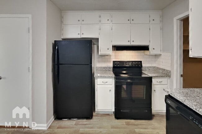 Photo - 225 Baker St