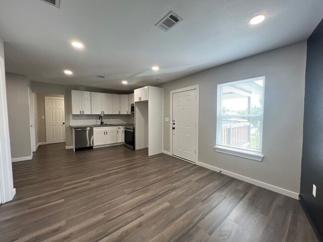 Photo - 7317 Briefway St Unidad C