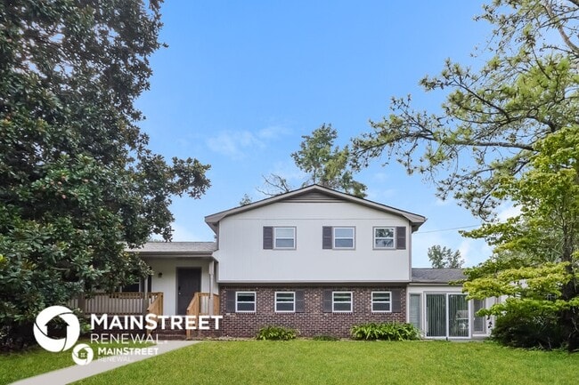 Building Photo - 3000 Lakeridge Dr SE