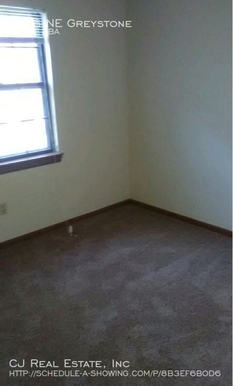 Photo - 106 NE Greystone Dr