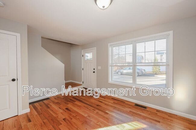 Photo - 6-21 Clarendon Way