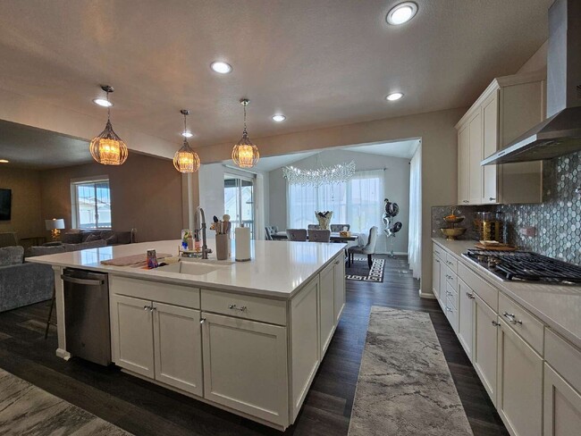 Photo - 5186 Ditmars Ln