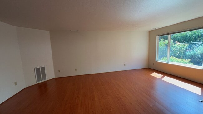 907 SE 8th St Unit C