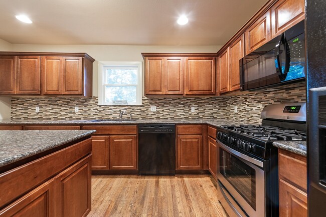 Photo - 921 E 37th St Apartamento Unidad A