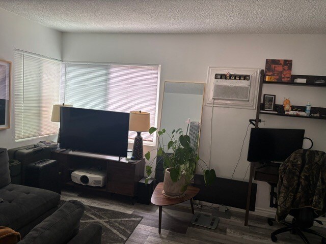 Photo - 4706 Catalpa St Unit B