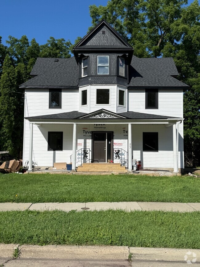 Building Photo - 807 Warren St Rental
