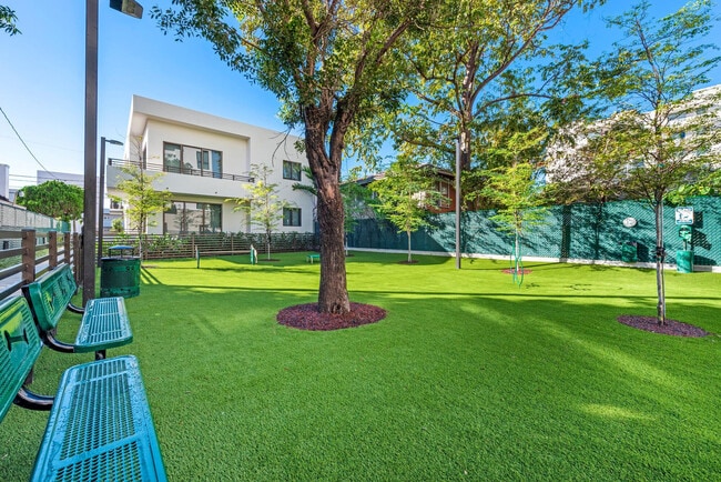 The Vibe Miami apartments — community photo