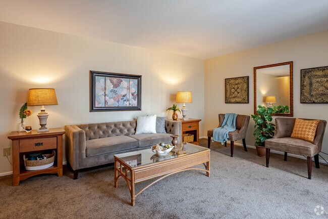 2 Br, 1.5 Ba Townhome - 1,033 SF
