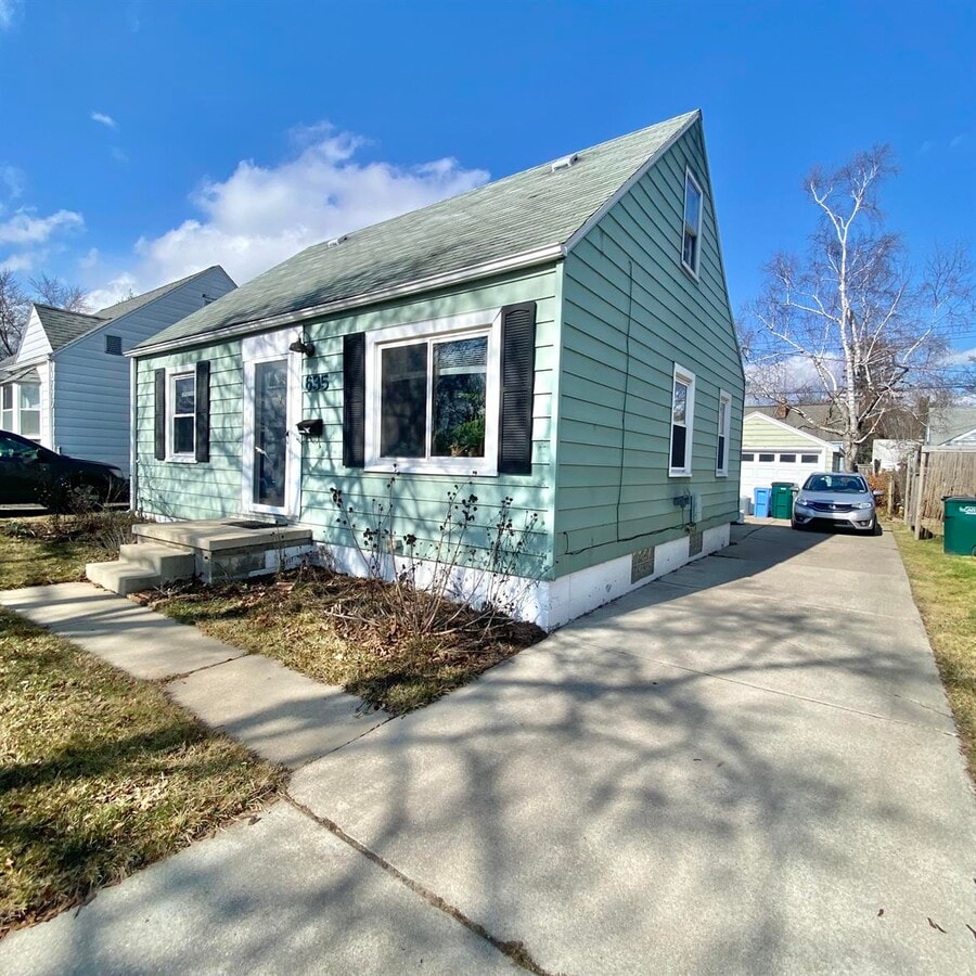 Photo - 635 Maplehill Ave House