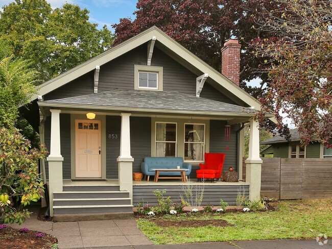 Building Photo - 853 NE Simpson St Rental