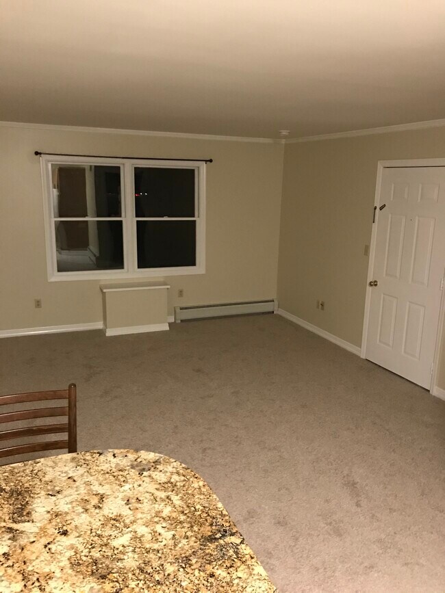 Living Room - 434 Hillsdale Ave Unit C