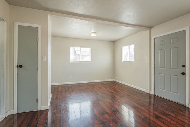 Photo - 540 W 8th St