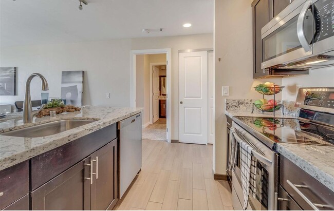 Photo - 6400 Christie Ave Unidad 2315