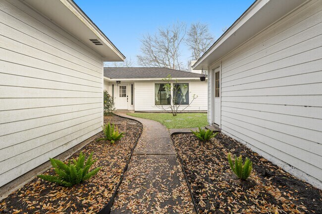 Photo - 602 W Castle Harbour Dr