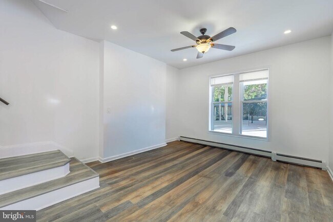 Photo - 233 Park Ln
