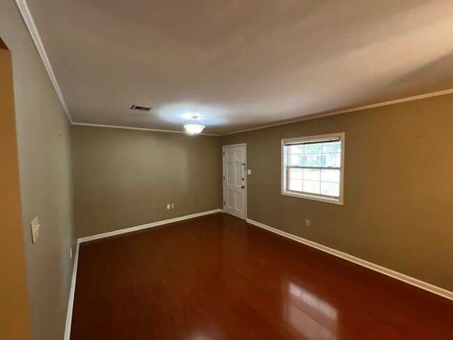 106 Claymore Dr
