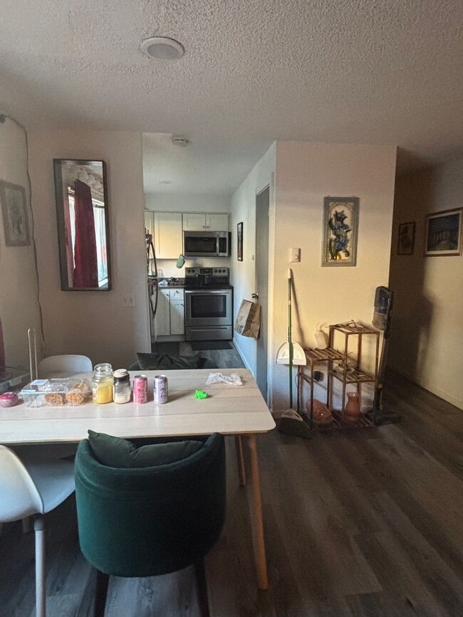 Building Photo - Updated Northgate 2bd 1.5 bath two story Unit C