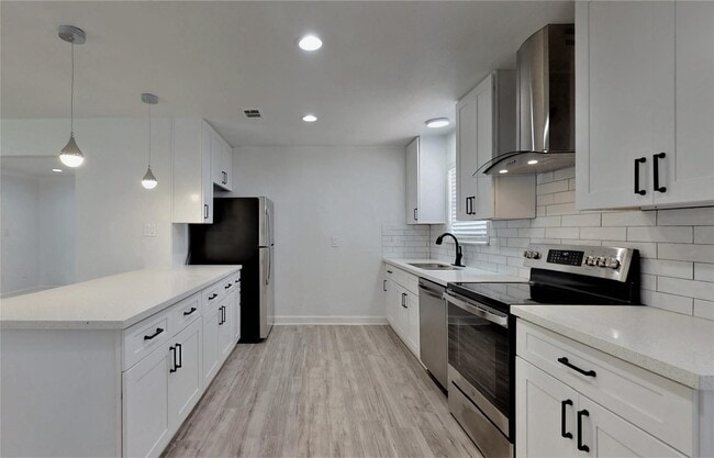 Building Photo - 9023 Dunlap St