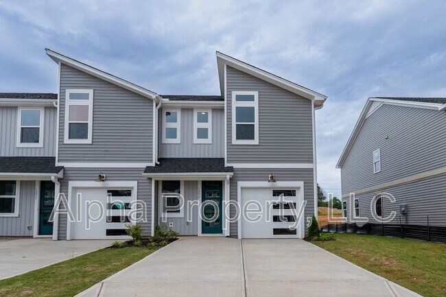 Building Photo - 1235 Westgate Vlg Dr