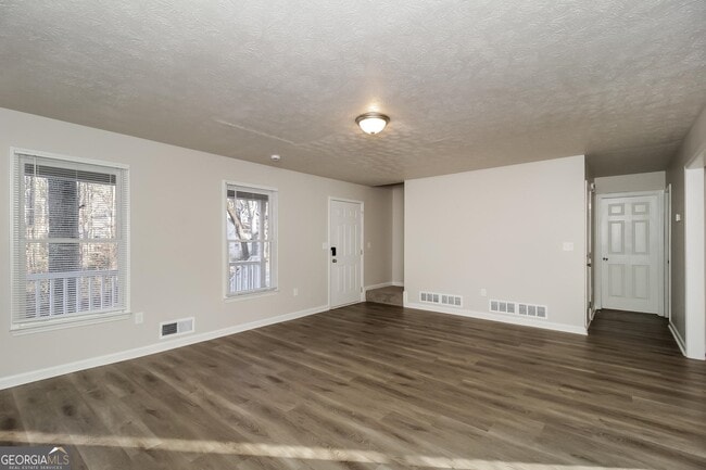 Photo - 413 Oak Landing Dr