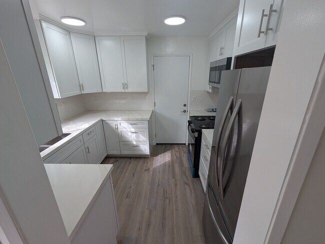 1043 Pacific St Unit 2