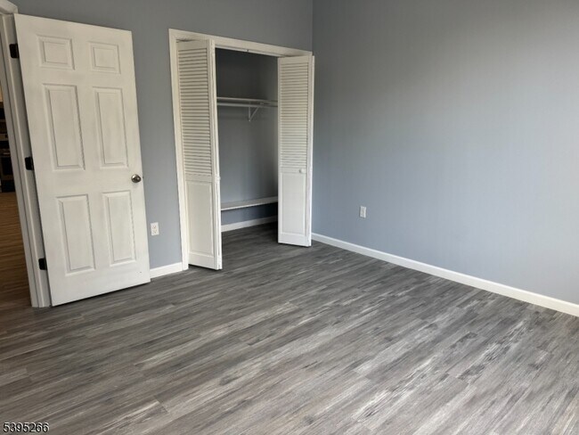 Photo - 155 Clifton Ave Unidad 3RR